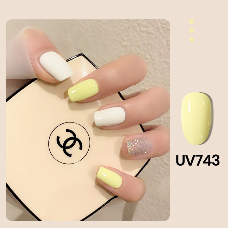 UV743